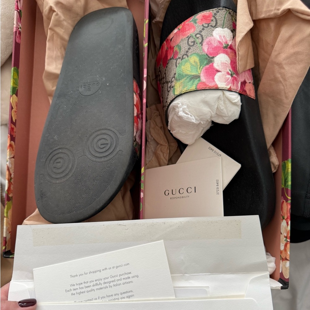 Gucci Floral Print Slides

Good condition with original box + dust bag